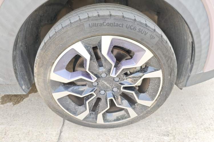 Used Lynk & Co 06 2021 1.5T Shero Pink Special Edition Right Front Wheel Hub