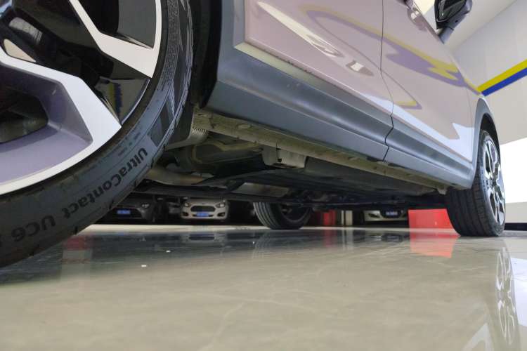 Used Lynk & Co 06 2021 1.5T Shero Pink Special Edition Right Side Sill