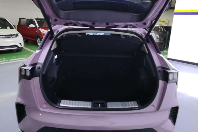 Used Lynk & Co 06 2021 1.5T Shero Pink Special Edition Trunk