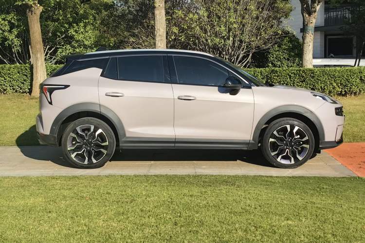 Used Lynk & Co 06 2021 1.5T Shero Pink Special Edition Exterior 3