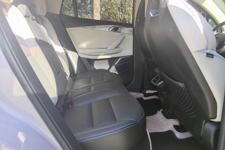 Used Lynk & Co 06 2021 1.5T Shero Pink Special Edition Interior 2