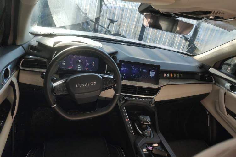Used Lynk & Co 06 2021 1.5T Shero Pink Special Edition Interior 2