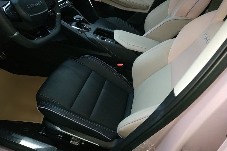 Used Lynk & Co 06 2021 1.5T Shero Pink Special Edition Left Front Seat