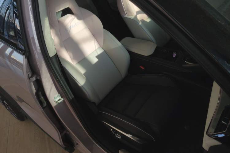 Used Lynk & Co 06 2021 1.5T Shero Pink Special Edition Right Front Seat
