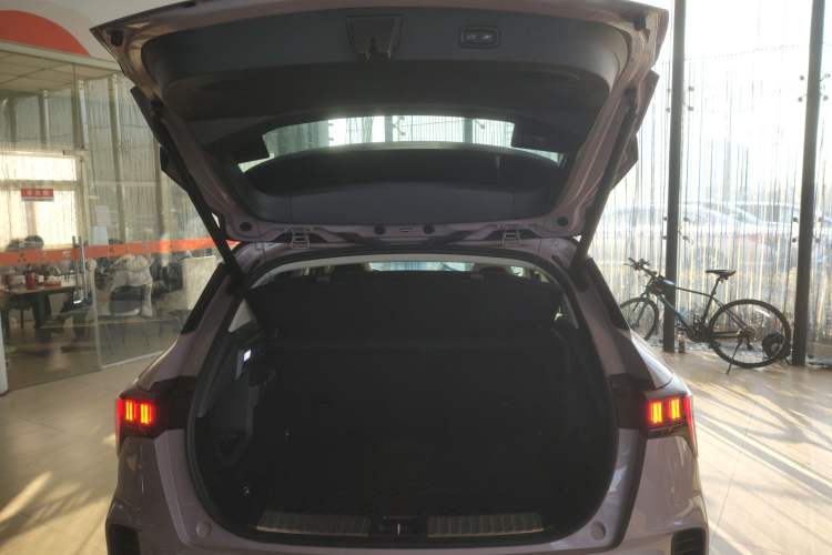 Used Lynk & Co 06 2021 1.5T Shero Pink Special Edition Trunk
