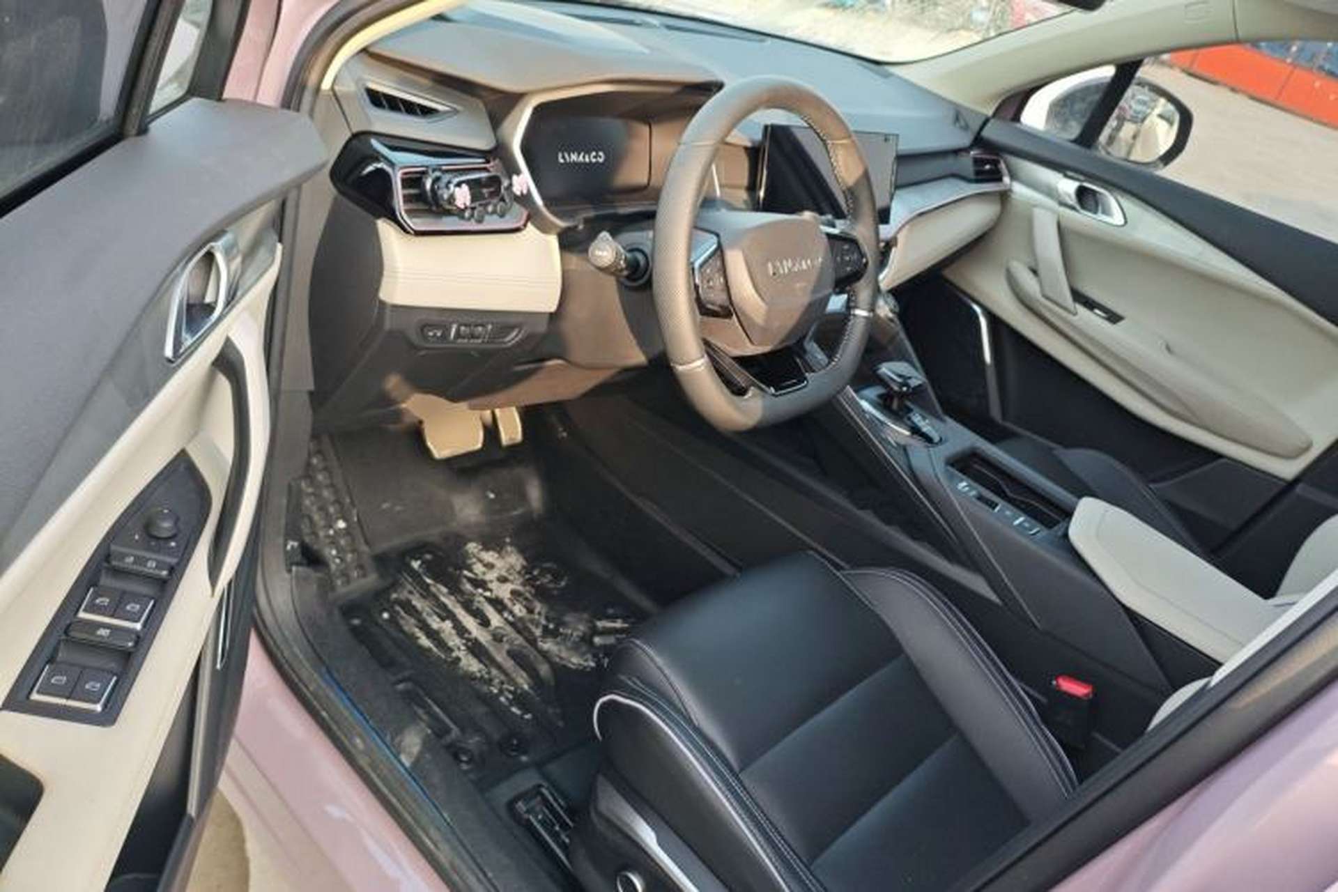 Used Lynk & Co 06 2021 1.5T Shero Pink Special Edition Driver Seat