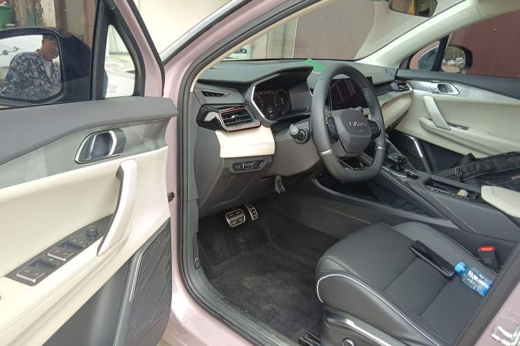 Used Lynk & Co 06 2021 1.5T Shero Pink Special Edition Interior 1