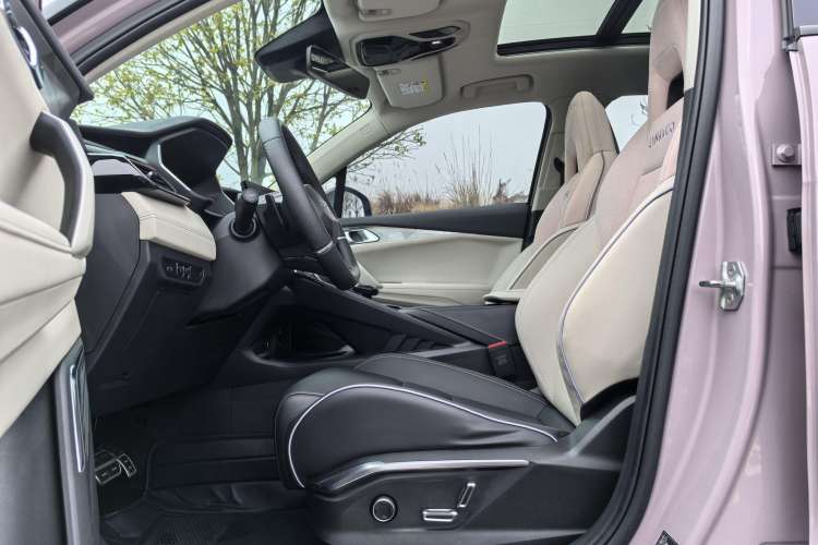 Used Lynk & Co 06 2021 1.5T Shero Pink Special Edition Interior 1