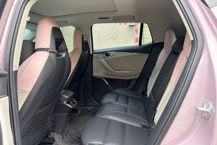 Used Lynk & Co 06 2021 1.5T Shero Pink Special Edition Interior 1
