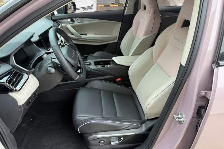 Used Lynk & Co 06 2021 1.5T Shero Pink Special Edition Interior 2