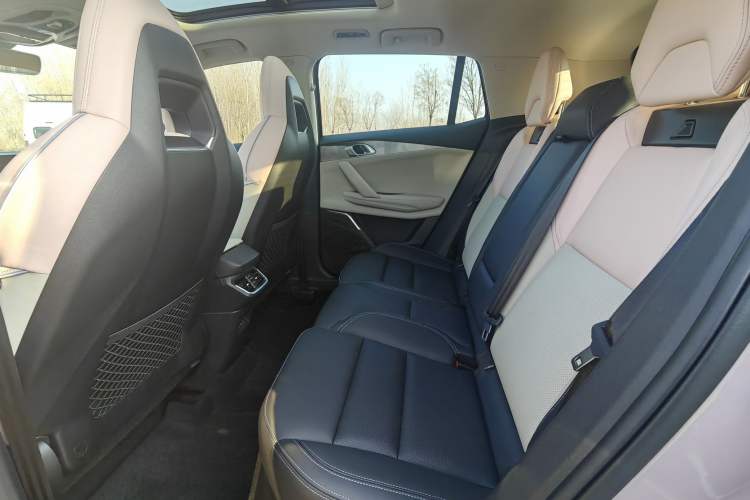 Used Lynk & Co 06 2021 1.5T Shero Pink Special Edition Interior 2