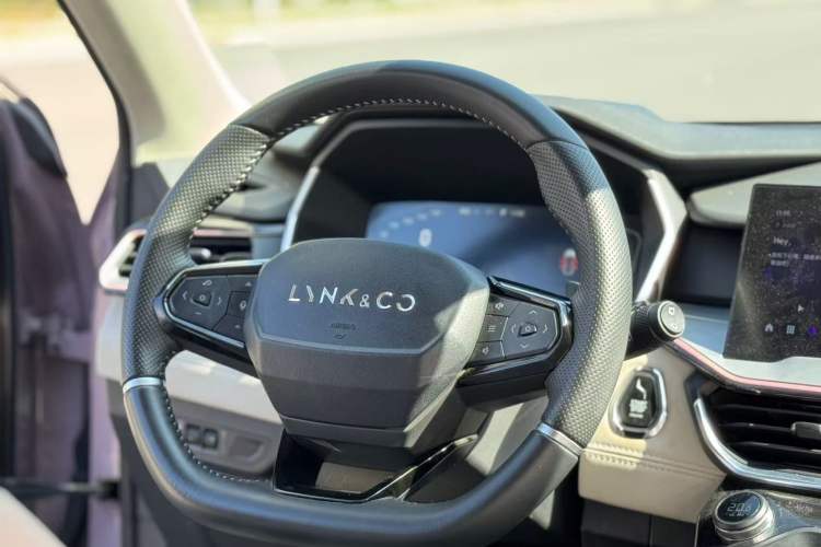 Used Lynk & Co 06 2021 1.5T Shero Pink Special Edition Interior 2