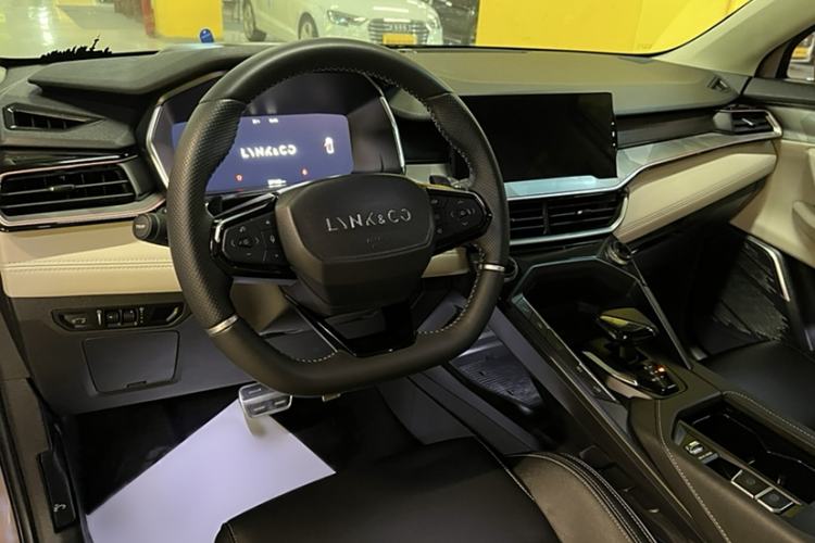 Used Lynk & Co 06 2021 1.5T Shero Pink Special Edition Interior 2