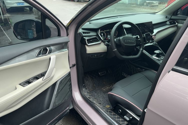 Used Lynk & Co 06 2021 1.5T Shero Pink Special Edition Interior 2