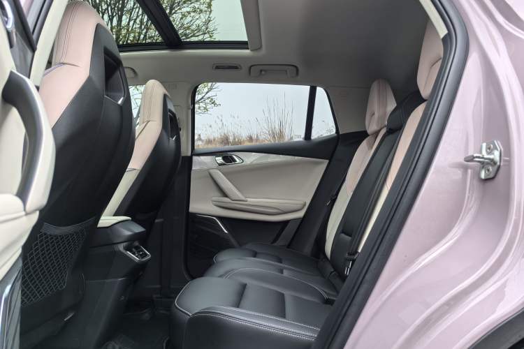Used Lynk & Co 06 2021 1.5T Shero Pink Special Edition Interior 2
