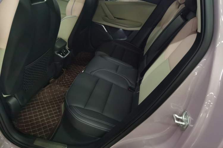 Used Lynk & Co 06 2021 1.5T Shero Pink Special Edition Interior 2