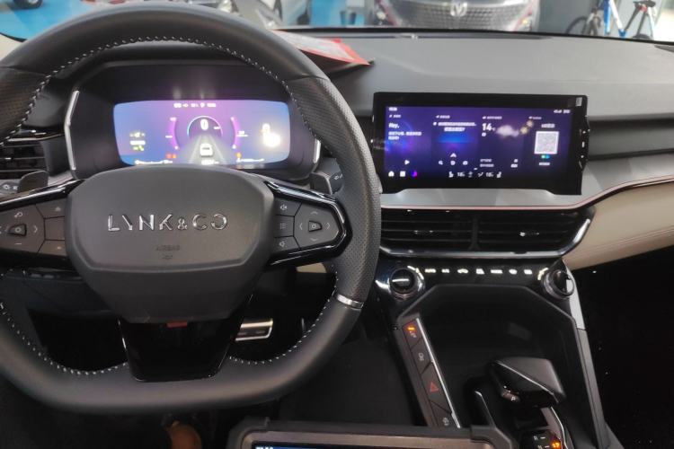 Used Lynk & Co 06 2021 1.5T Shero Pink Special Edition Interior 2