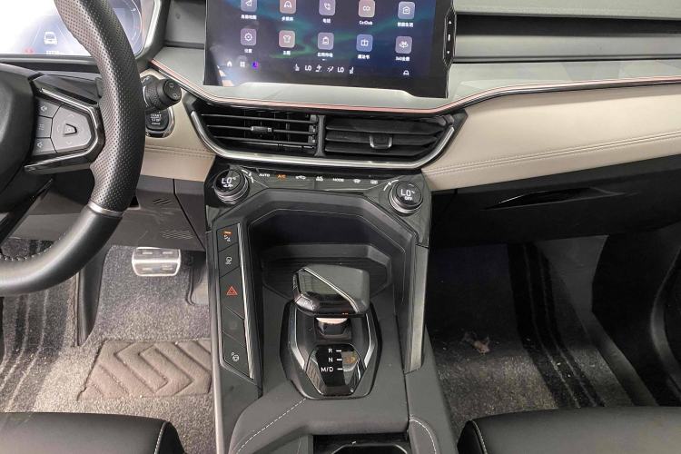 Used Lynk & Co 06 2021 1.5T Shero Pink Special Edition Interior 3