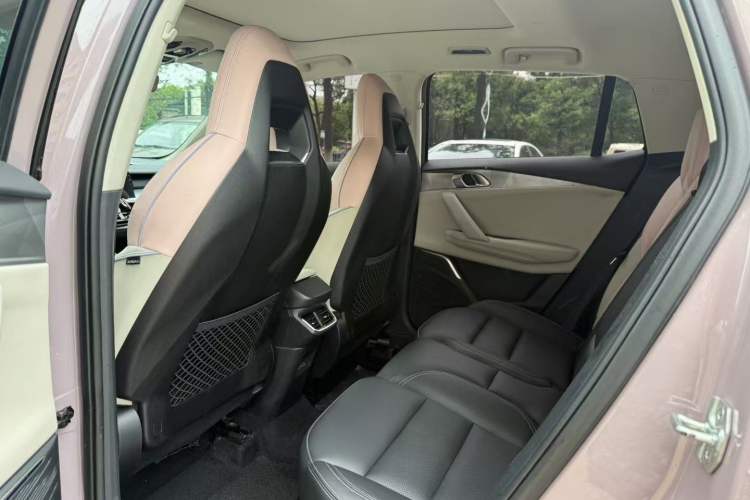 Used Lynk & Co 06 2021 1.5T Shero Pink Special Edition Interior 3