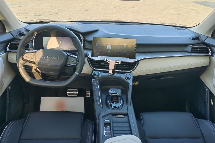 Used Lynk & Co 06 2021 1.5T Shero Pink Special Edition Interior 3