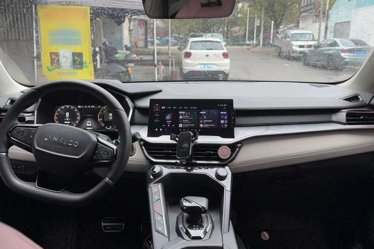 Used Lynk & Co 06 2021 1.5T Shero Pink Special Edition Interior 3