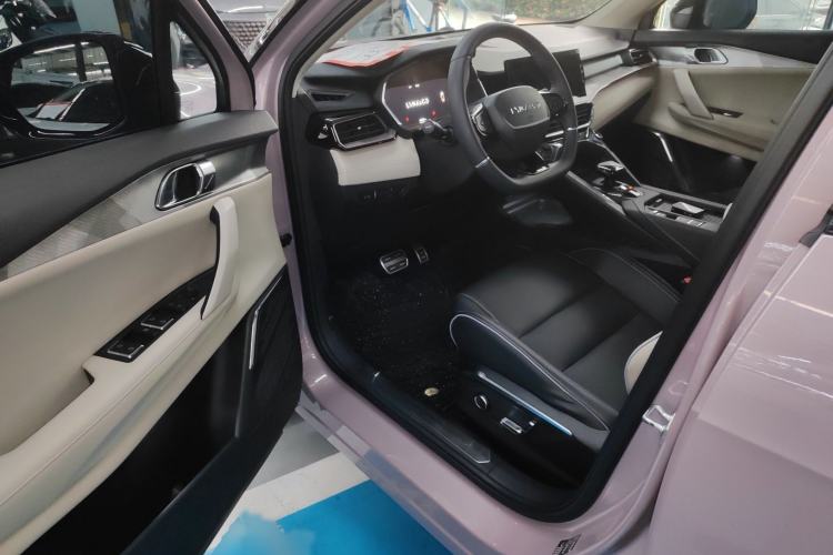 Used Lynk & Co 06 2021 1.5T Shero Pink Special Edition Interior 3