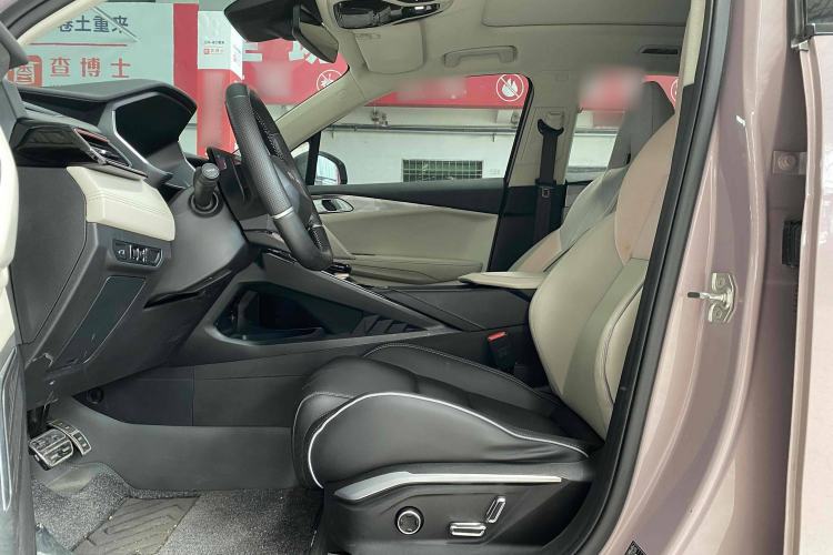Used Lynk & Co 06 2021 1.5T Shero Pink Special Edition Interior 4