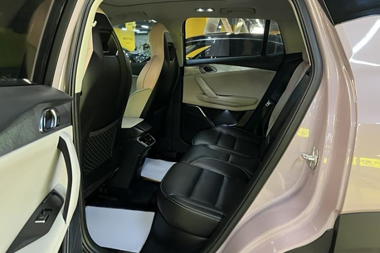 Used Lynk & Co 06 2021 1.5T Shero Pink Special Edition Interior 4
