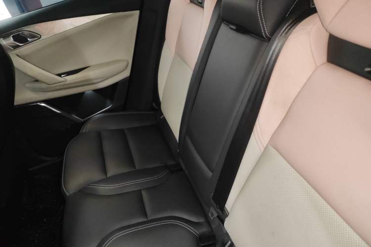 Used Lynk & Co 06 2021 1.5T Shero Pink Special Edition Interior 4