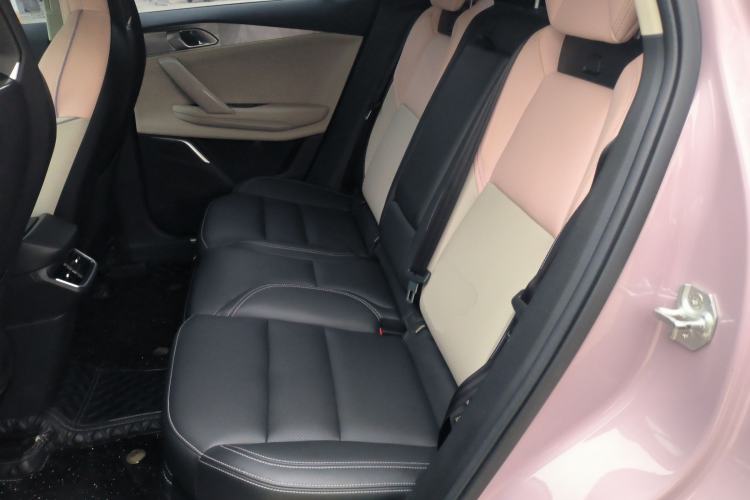 Used Lynk & Co 06 2021 1.5T Shero Pink Special Edition Interior 4