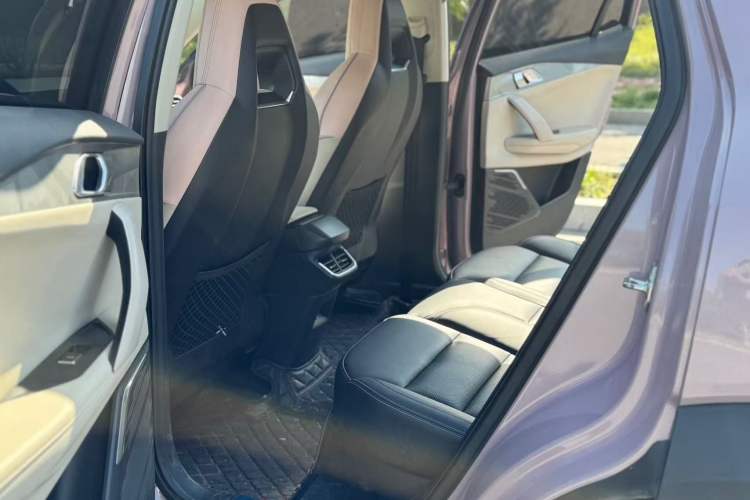 Used Lynk & Co 06 2021 1.5T Shero Pink Special Edition Interior 6