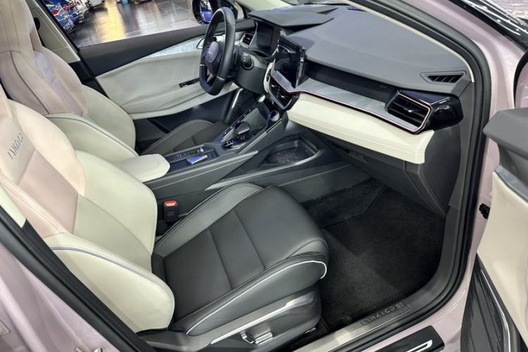 Used Lynk & Co 06 2021 1.5T Shero Pink Special Edition Interior 6
