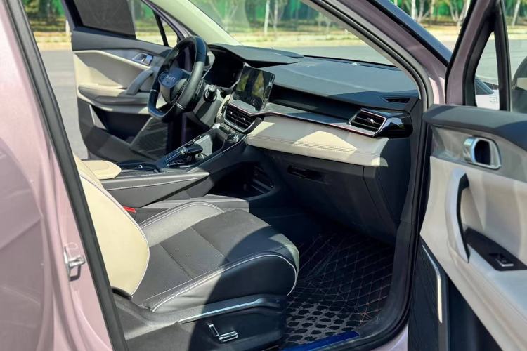Used Lynk & Co 06 2021 1.5T Shero Pink Special Edition Interior 8