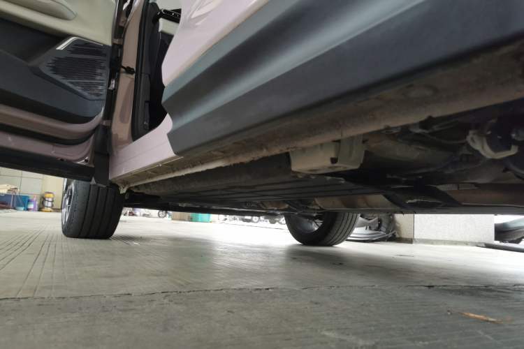 Used Lynk & Co 06 2021 1.5T Shero Pink Special Edition Left Side Sill