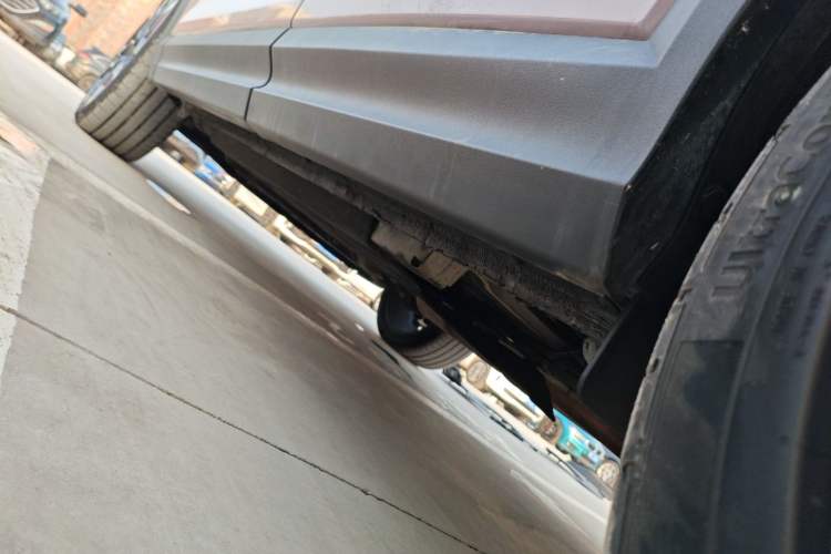 Used Lynk & Co 06 2021 1.5T Shero Pink Special Edition Left Side Sill