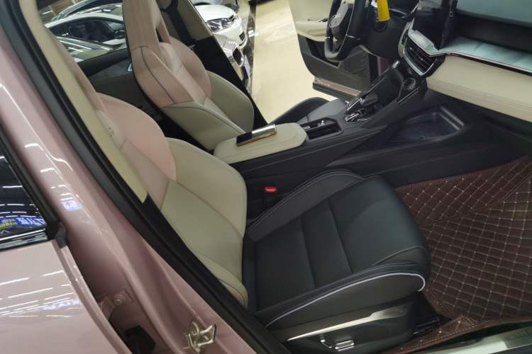 Used Lynk & Co 06 2021 1.5T Shero Pink Special Edition Right Front Seat