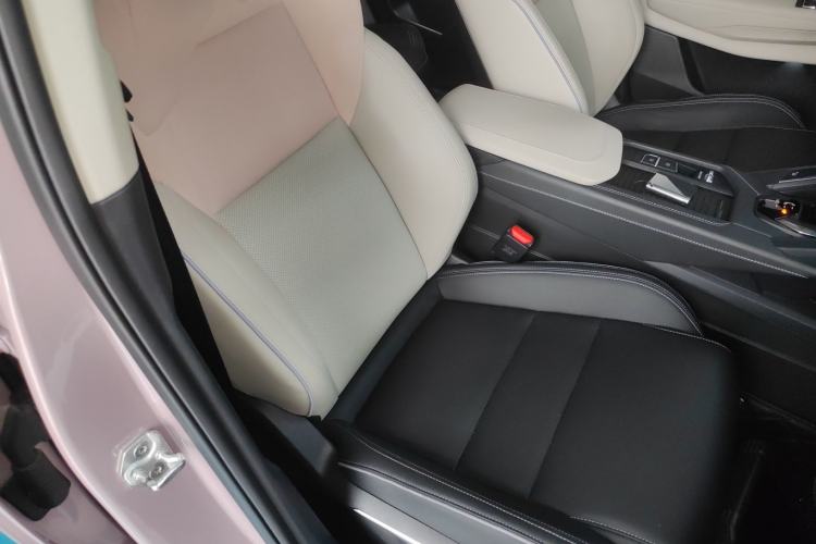 Used Lynk & Co 06 2021 1.5T Shero Pink Special Edition Right Front Seat