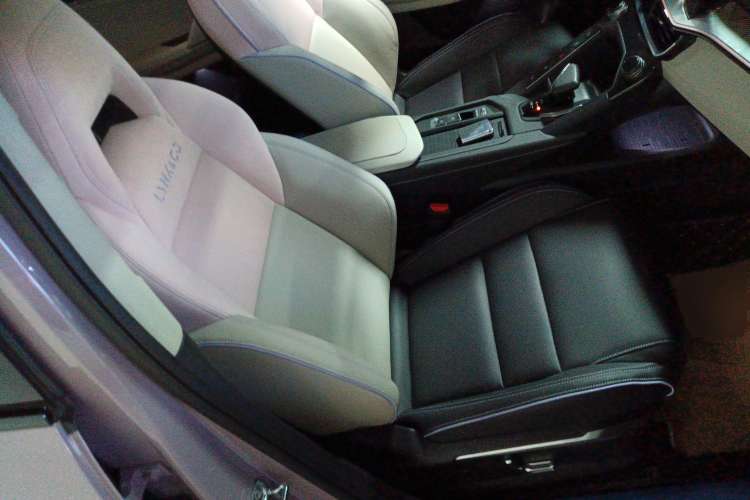 Used Lynk & Co 06 2021 1.5T Shero Pink Special Edition Right Front Seat