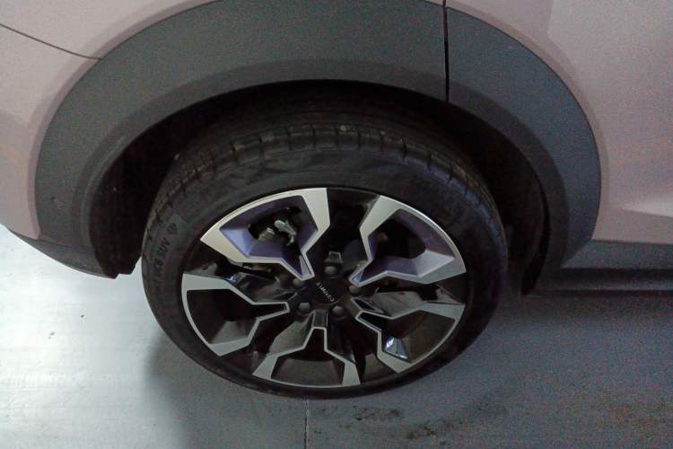Used Lynk & Co 06 2021 1.5T Shero Pink Special Edition Right Rear Wheel Hub