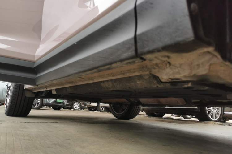 Used Lynk & Co 06 2021 1.5T Shero Pink Special Edition Right Side Sill