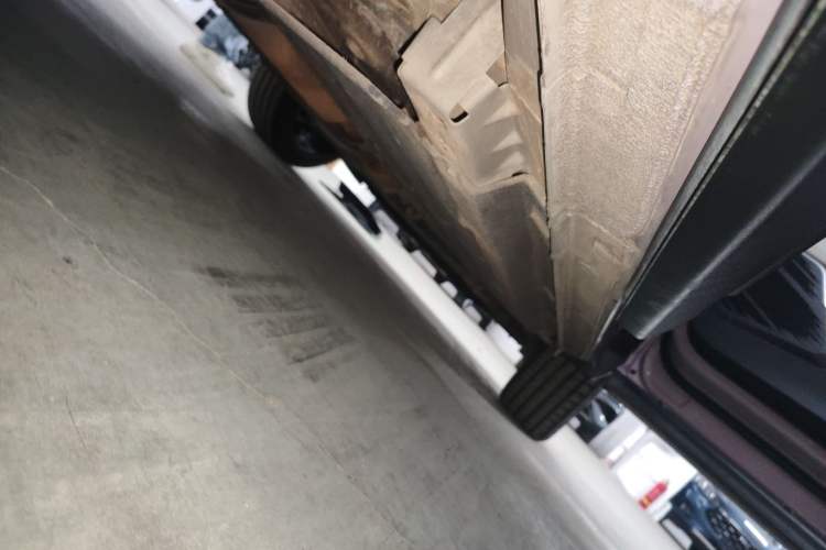 Used Lynk & Co 06 2021 1.5T Shero Pink Special Edition Right Side Sill