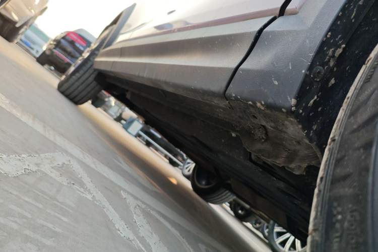 Used Lynk & Co 06 2021 1.5T Shero Pink Special Edition Right Side Sill