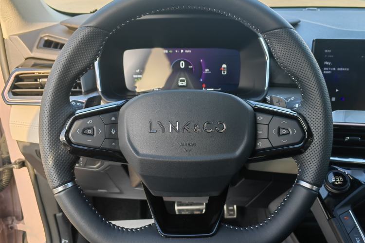 Used Lynk & Co 06 2021 1.5T Shero Pink Special Edition Steering Wheel