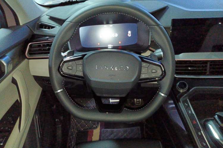 Used Lynk & Co 06 2021 1.5T Shero Pink Special Edition Steering Wheel