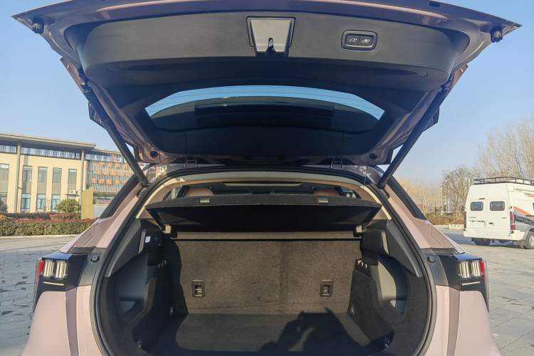 Used Lynk & Co 06 2021 1.5T Shero Pink Special Edition Trunk