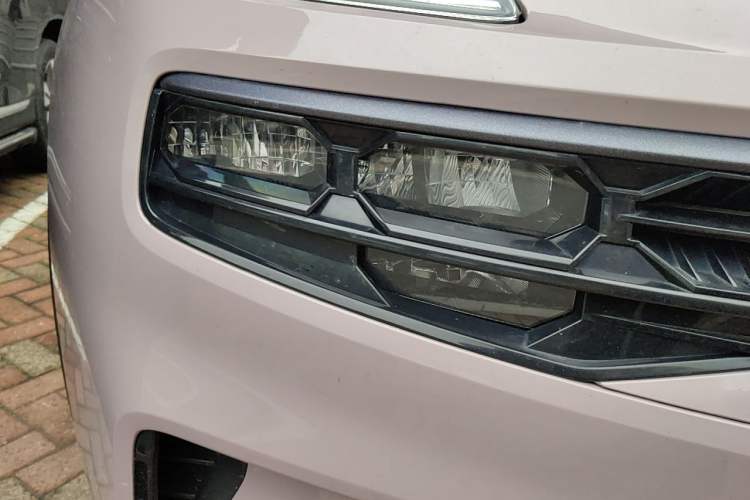 Used Lynk & Co 06 2021 1.5T Shero Pink Special Edition Right Front Headlight