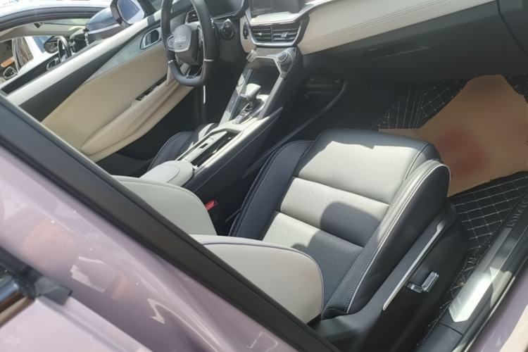 Used Lynk & Co 06 2021 1.5T Shero Pink Special Edition Right Front Seat