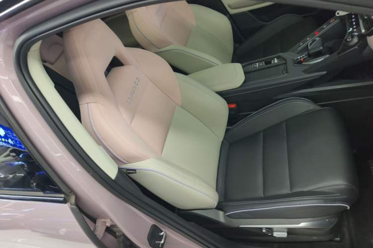 Used Lynk & Co 06 2021 1.5T Shero Pink Special Edition Right Front Seat