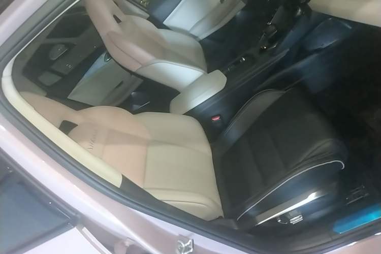Used Lynk & Co 06 2021 1.5T Shero Pink Special Edition Right Front Seat