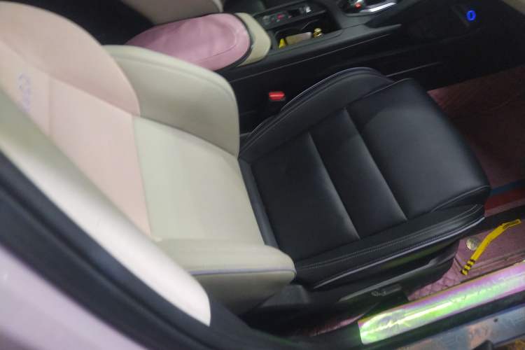 Used Lynk & Co 06 2021 1.5T Shero Pink Special Edition Right Front Seat